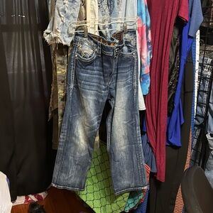 Brand new size 33/21 Celinda easy crop.